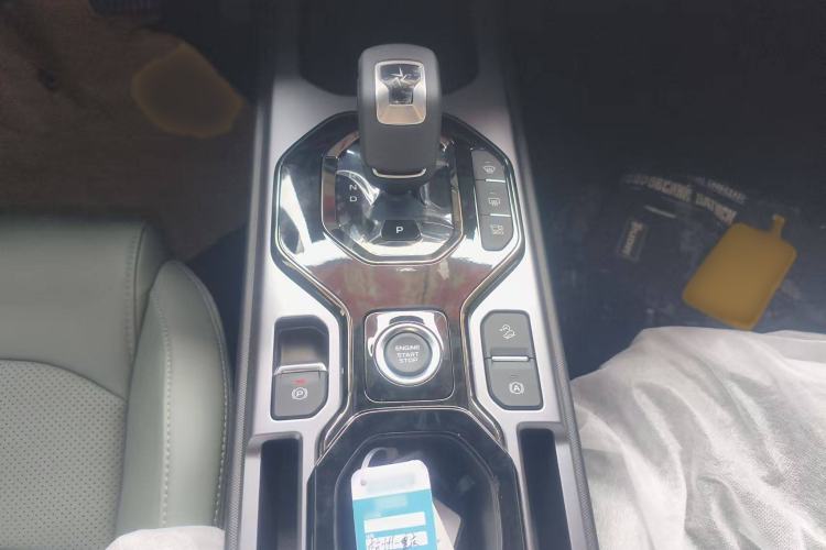 Used Geely Auto Cowboy 2025 1.5TD Trendy Play Edition Interior 3