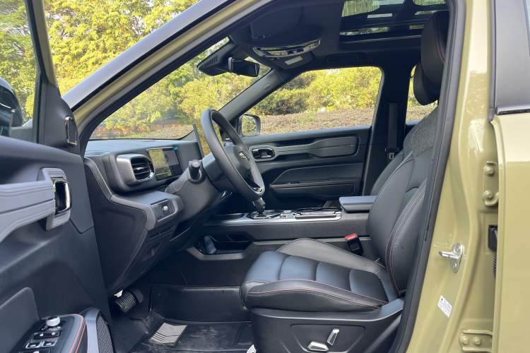 Used Geely Auto Cowboy 2025 1.5TD Fun-Offroad Version Interior 3