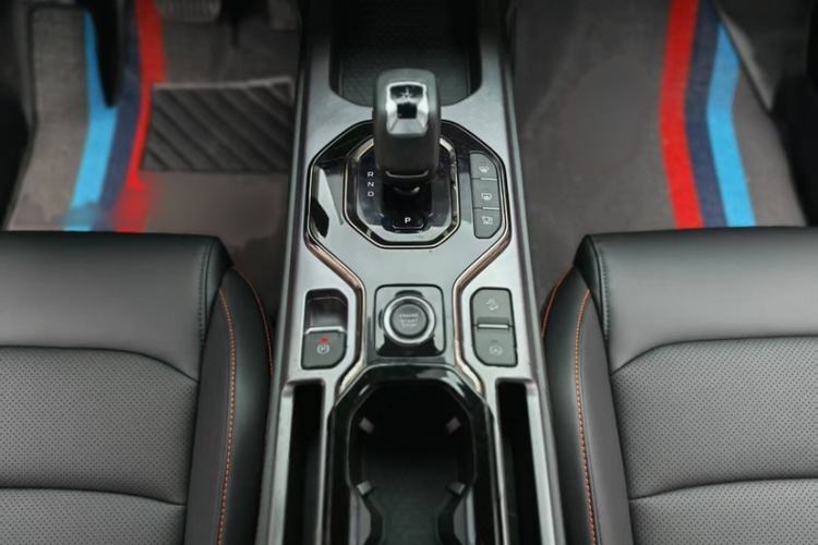 Used Geely Auto Cowboy 2025 1.5TD Trendy Play Edition Interior 4