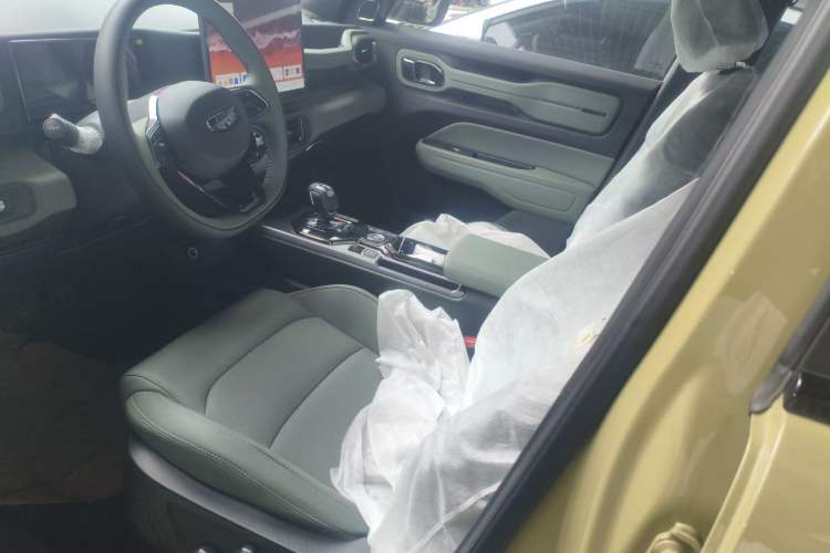 Used Geely Auto Cowboy 2025 1.5TD Trendy Play Edition Interior 4
