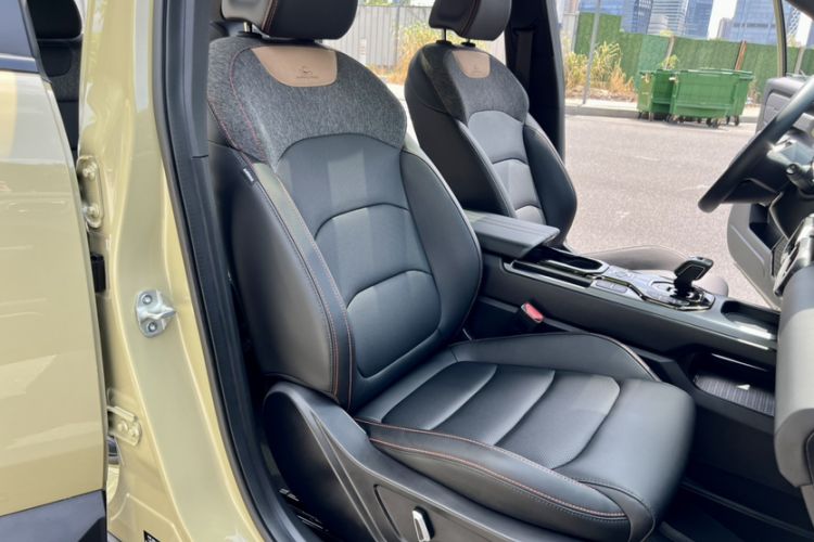Used Geely Auto Cowboy 2025 1.5TD Fun-Offroad Version Interior 4
