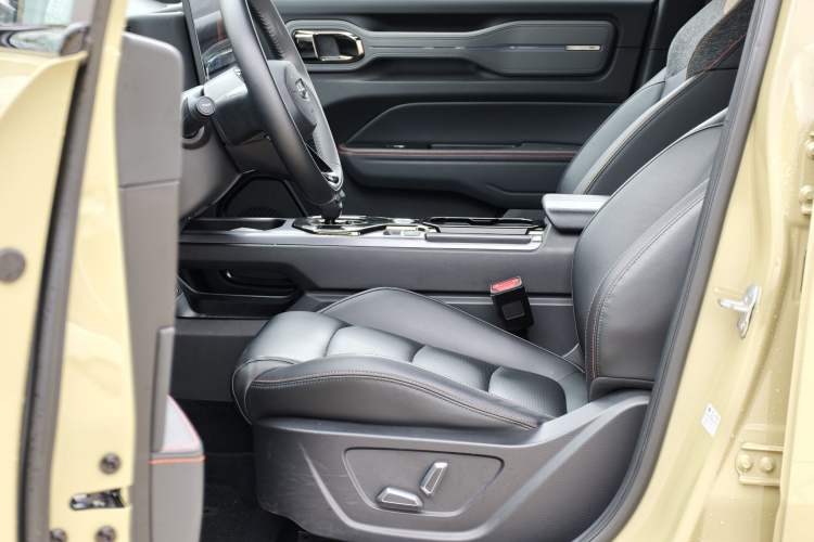 Used Geely Auto Cowboy 2025 1.5TD Fun-Offroad Version Interior 4
