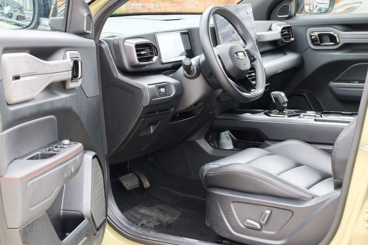 Used Geely Auto Cowboy 2025 1.5TD Fun-Offroad Version Interior 5