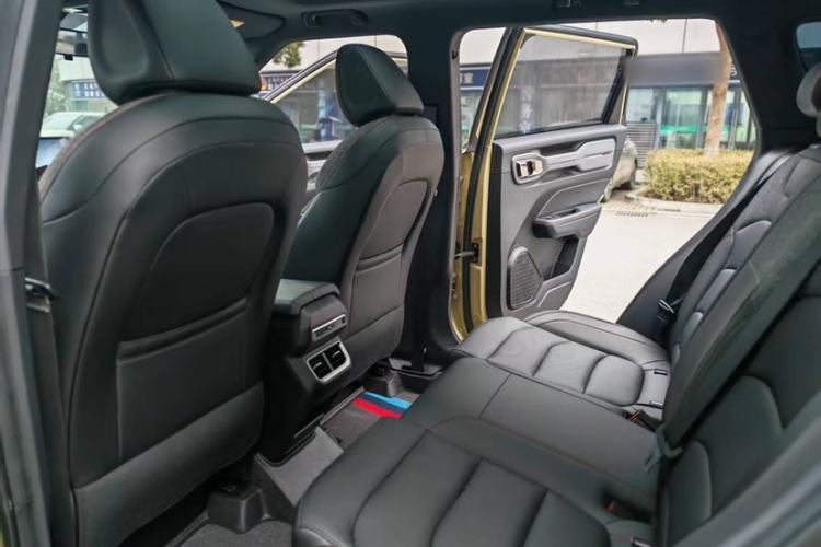Used Geely Auto Cowboy 2025 1.5TD Trendy Play Edition Interior 6