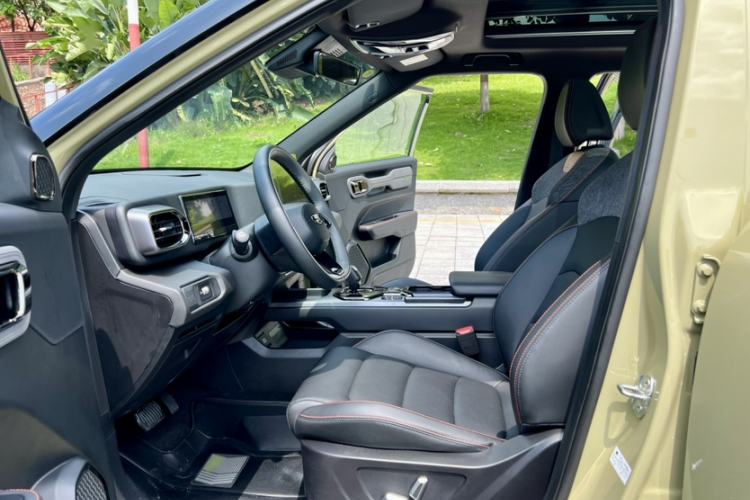 Used Geely Auto Cowboy 2025 1.5TD Fun-Offroad Version Interior 7
