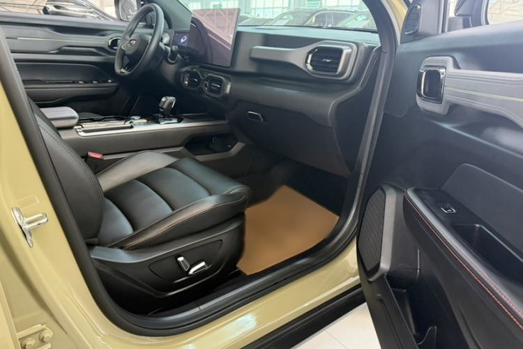 Used Geely Auto Cowboy 2025 1.5TD Fun-Offroad Version Interior 8