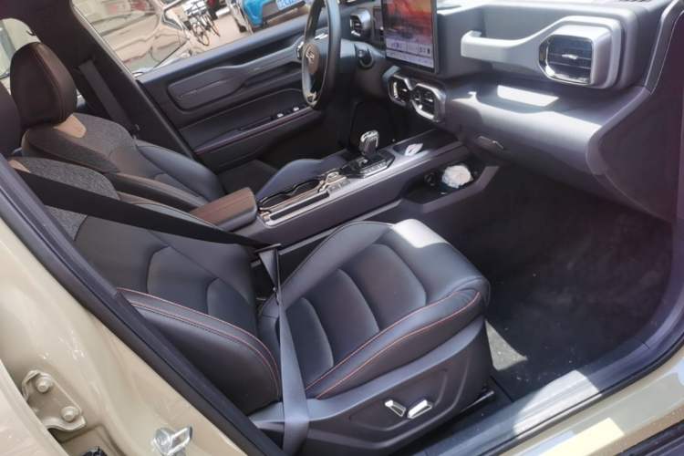 Used Geely Auto Cowboy 2025 1.5TD Fun-Offroad Version Right Front Seat