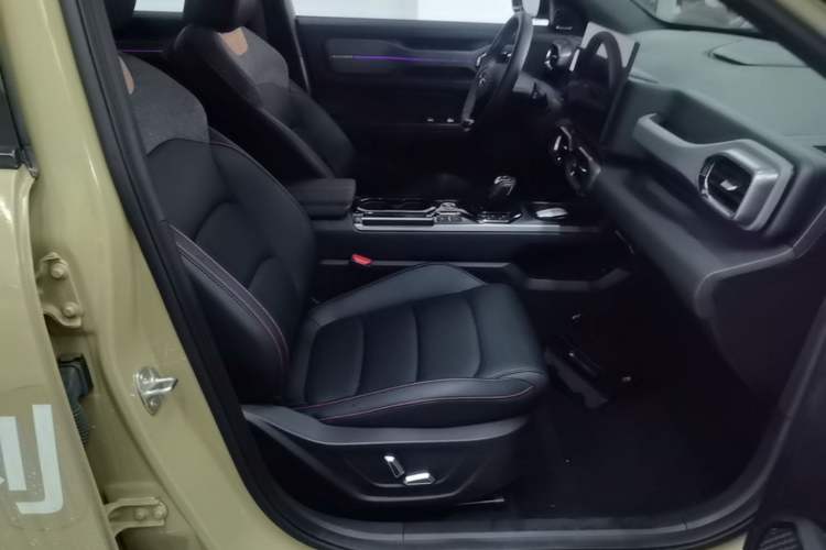 Used Geely Auto Cowboy 2025 1.5TD Fun-Offroad Version Right Front Seat
