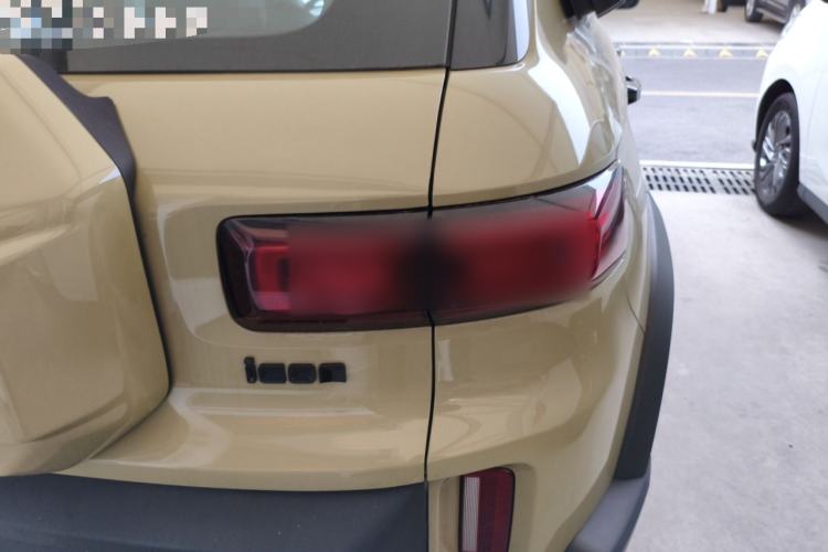 Used Geely Auto Cowboy 2025 1.5TD Fun-Offroad Version Right Rear Taillight