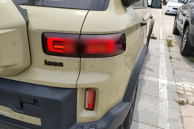 Used Geely Auto Cowboy 2025 1.5TD Fun-Offroad Version Right Rear Taillight