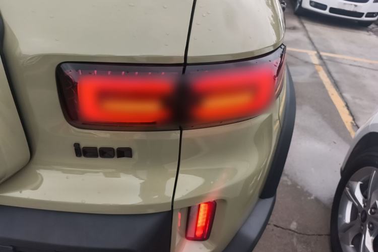 Used Geely Auto Cowboy 2025 1.5TD Fun-Offroad Version Right Rear Taillight