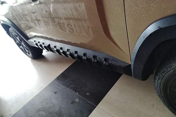 Used Geely Auto Cowboy 2025 1.5TD Fun-Offroad Version Right Side Sill