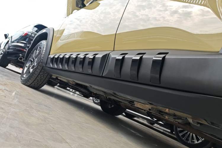 Used Geely Auto Cowboy 2025 1.5TD Fun-Offroad Version Left Side Sill