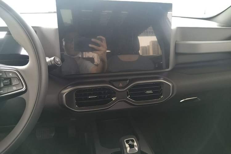 Used Geely Auto Cowboy 2025 1.5TD Fun-Offroad Version Audio And AC Panel