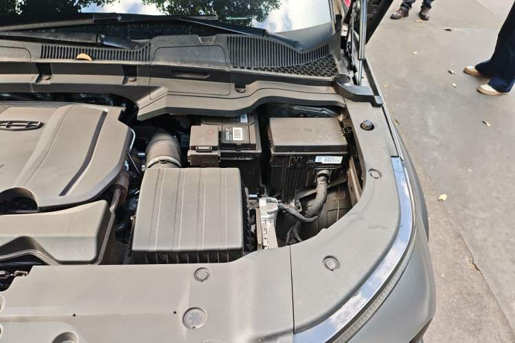 Used Geely Auto Cowboy 2025 1.5TD Fun-Offroad Version Engine Bay Left