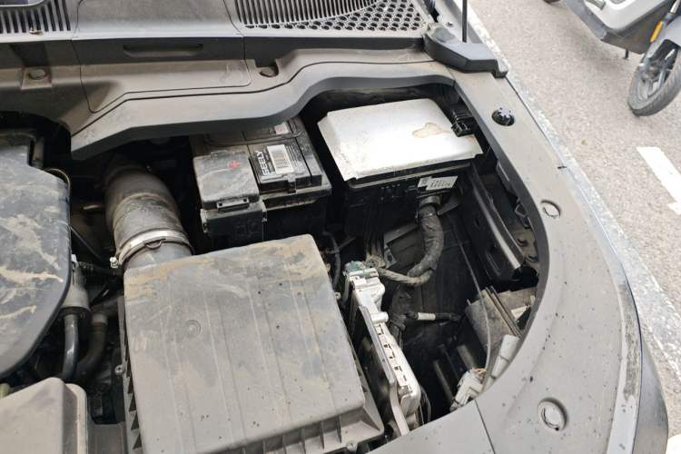 Used Geely Auto Cowboy 2025 1.5TD Fun-Offroad Version Engine Bay Left