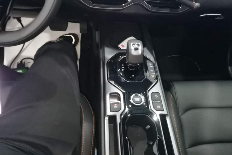 Used Geely Auto Cowboy 2025 1.5TD Trendy Play Edition Gear Lever