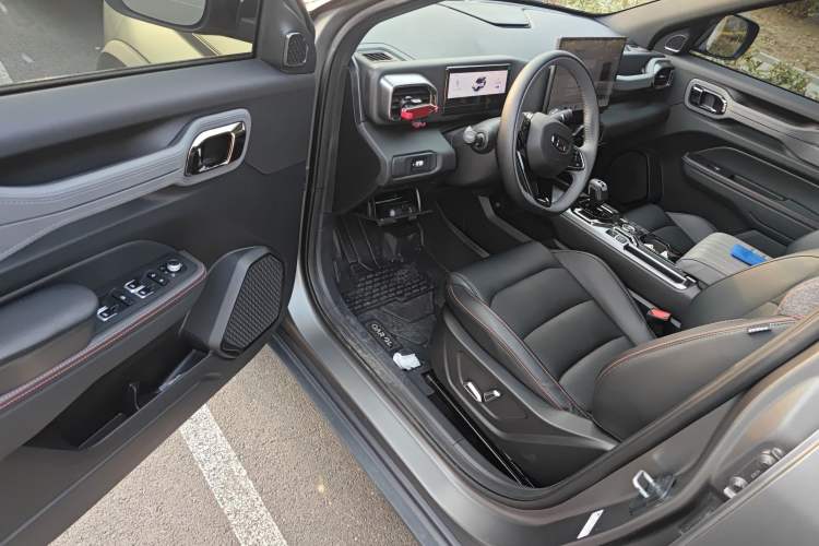 Used Geely Auto Cowboy 2025 1.5TD Fun-Offroad Version Interior 3