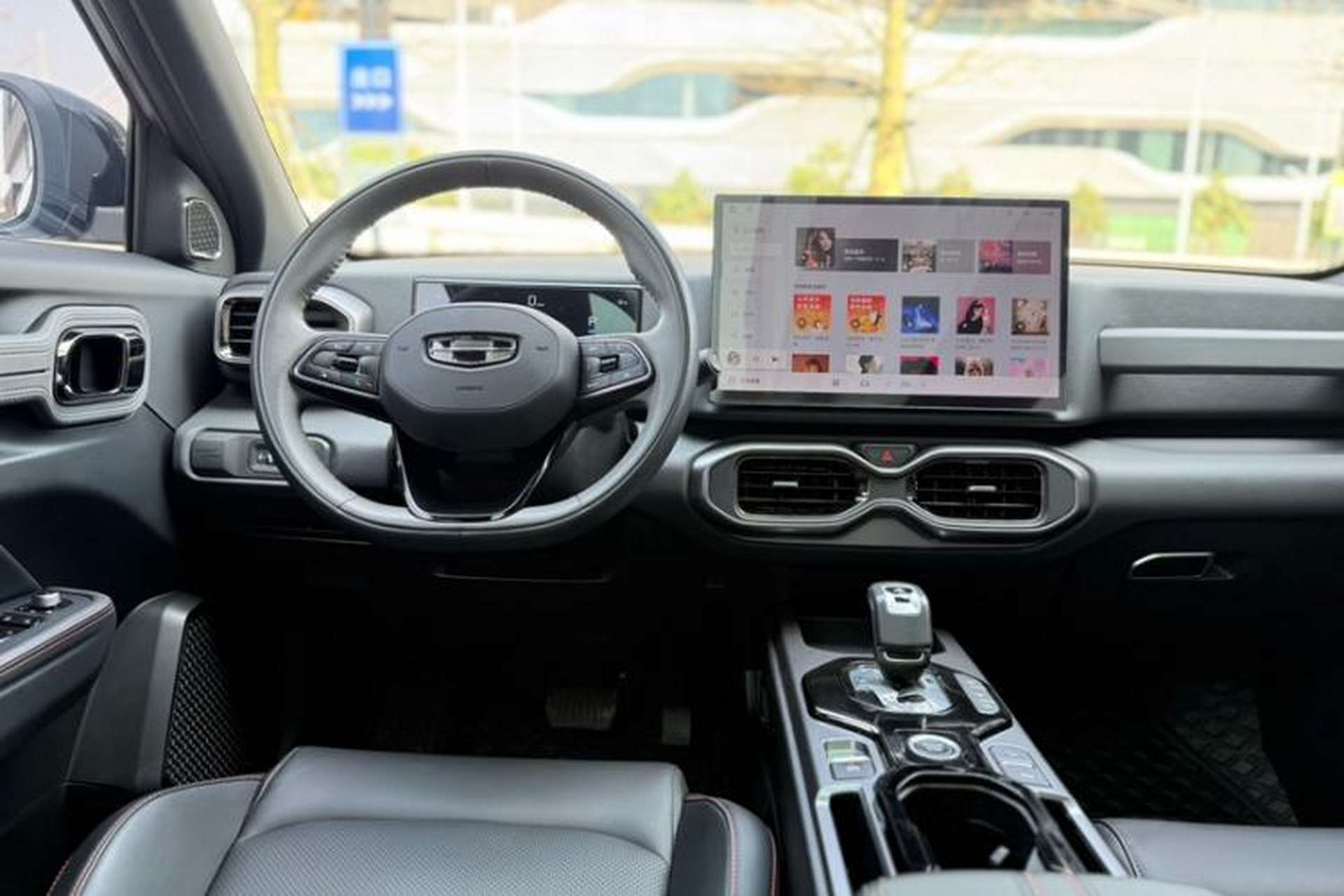 Used Geely Auto Cowboy 2025 1.5TD Trendy Play Edition Interior 4