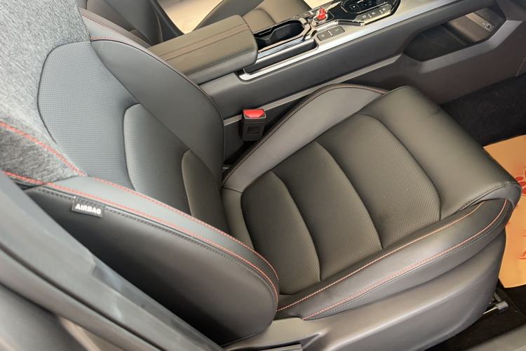 Used Geely Auto Cowboy 2025 1.5TD Trendy Play Edition Interior 5