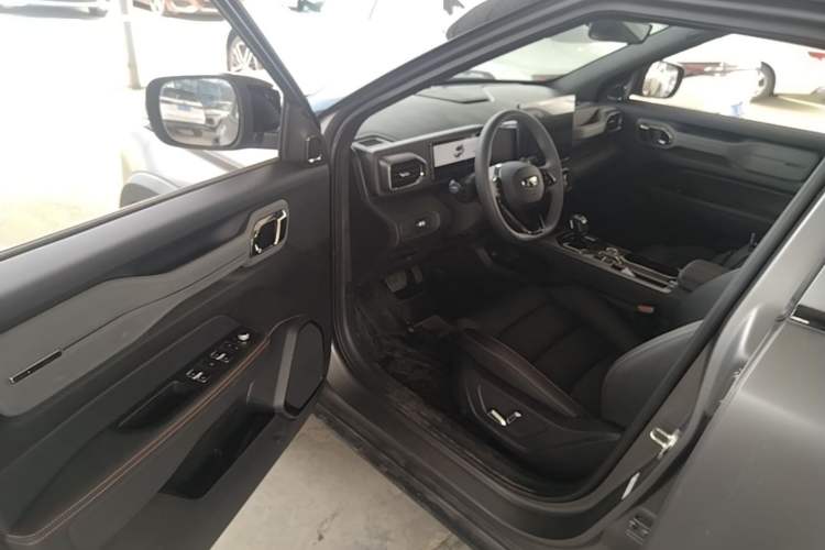 Used Geely Auto Cowboy 2025 1.5TD Fun-Offroad Version Interior 5