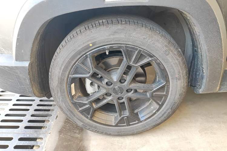 Used Geely Auto Cowboy 2025 1.5TD Trendy Play Edition Left Front Wheel Hub