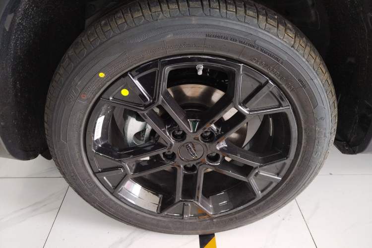 Used Geely Auto Cowboy 2025 1.5TD Fun-Offroad Version Left Front Wheel Hub