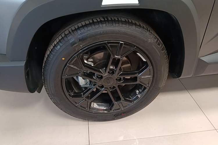 Used Geely Auto Cowboy 2025 1.5TD Fun-Offroad Version Left Front Wheel Hub