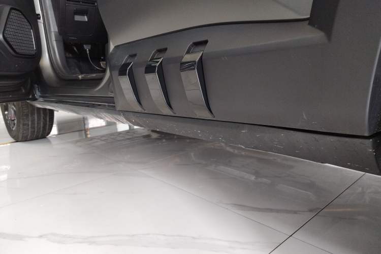 Used Geely Auto Cowboy 2025 1.5TD Fun-Offroad Version Left Side Sill