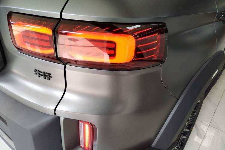 Used Geely Auto Cowboy 2025 1.5TD Fun-Offroad Version Right Rear Taillight