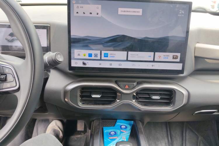 Used Geely Auto Cowboy 2025 1.5TD Fun-Offroad Version Audio And AC Panel