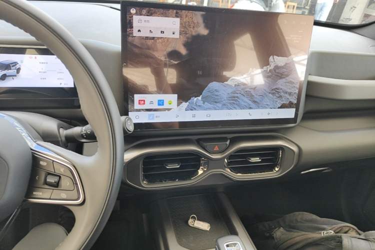 Used Geely Auto Cowboy 2025 1.5TD Fun-Offroad Version Audio And AC Panel