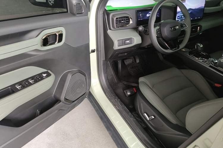 Used Geely Auto Cowboy 2025 1.5TD Fun-Offroad Version Driver Seat
