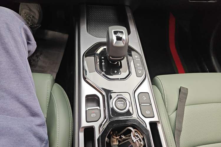 Used Geely Auto Cowboy 2025 1.5TD Fun-Offroad Version Gear Lever