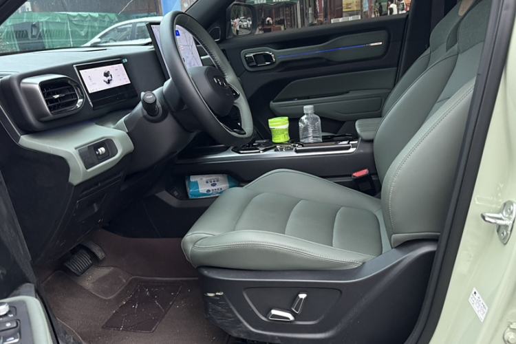 Used Geely Auto Cowboy 2025 1.5TD Fun-Offroad Version Interior 2