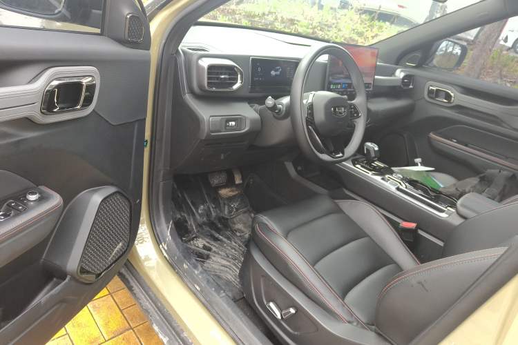 Used Geely Auto Cowboy 2025 1.5TD Fun-Offroad Version Interior 3