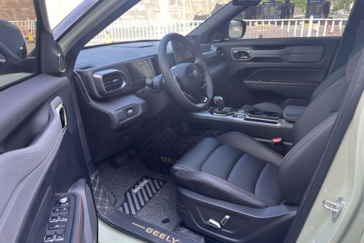 Used Geely Auto Cowboy 2025 1.5TD Trendy Play Edition Interior 4