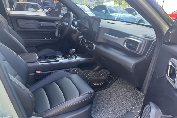 Used Geely Auto Cowboy 2025 1.5TD Trendy Play Edition Interior 6
