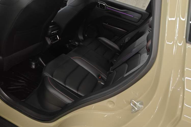 Used Geely Auto Cowboy 2025 1.5TD Fun-Offroad Version Left Rear Seat