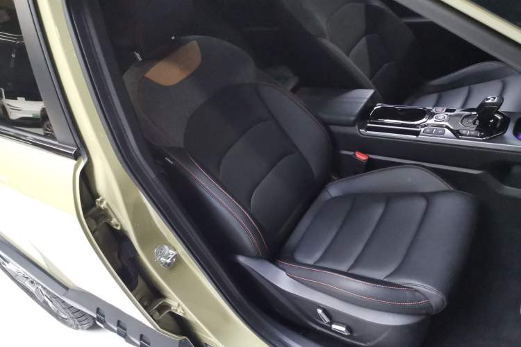 Used Geely Auto Cowboy 2025 1.5TD Fun-Offroad Version Right Front Seat