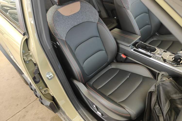 Used Geely Auto Cowboy 2025 1.5TD Fun-Offroad Version Right Front Seat