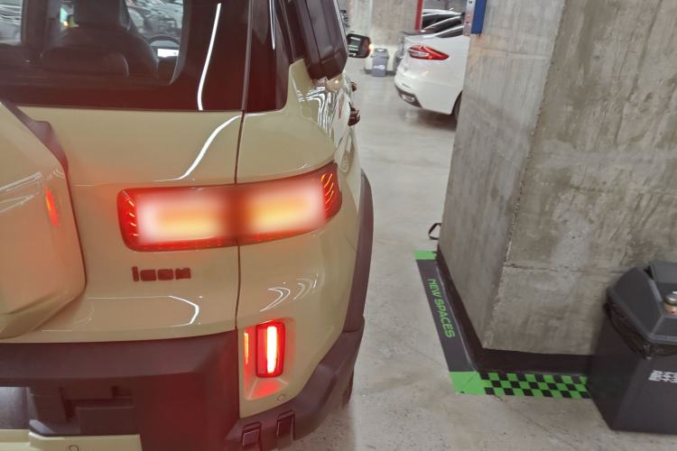 Used Geely Auto Cowboy 2025 1.5TD Fun-Offroad Version Right Rear Taillight