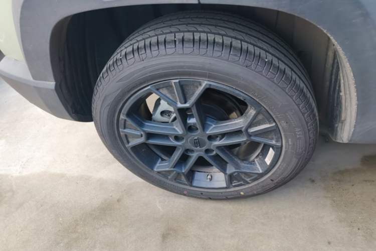 Used Geely Auto Cowboy 2025 1.5TD Fun-Offroad Version Right Rear Wheel Hub