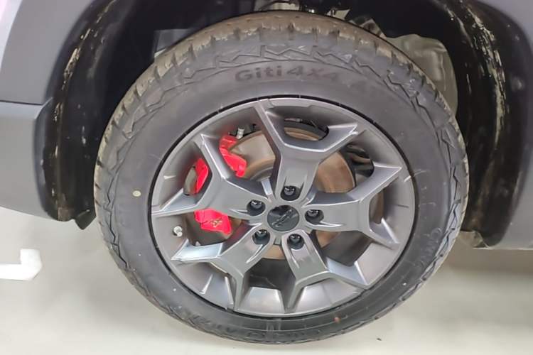 Used Geely Auto Cowboy 2025 1.5TD Fun-Offroad Version Left Front Wheel Hub