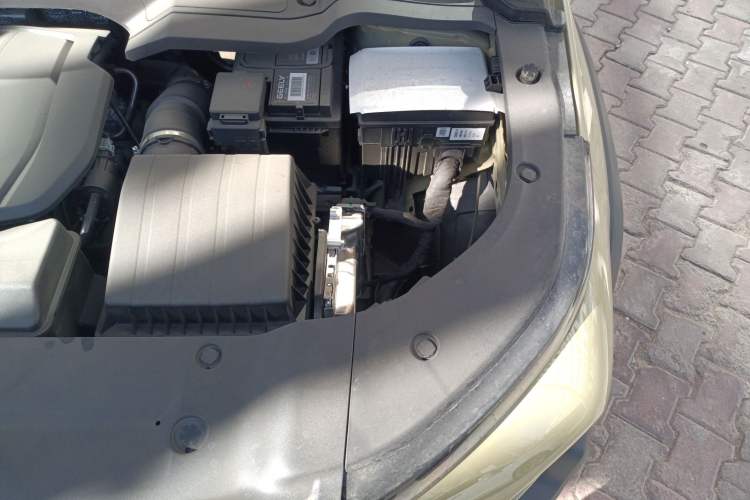 Used Geely Auto Cowboy 2025 1.5TD Fun-Offroad Version Engine Bay Left