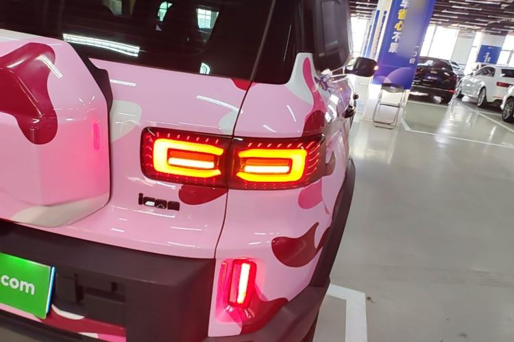 Used Geely Auto Cowboy 2025 1.5TD Fun-Offroad Version Right Rear Taillight