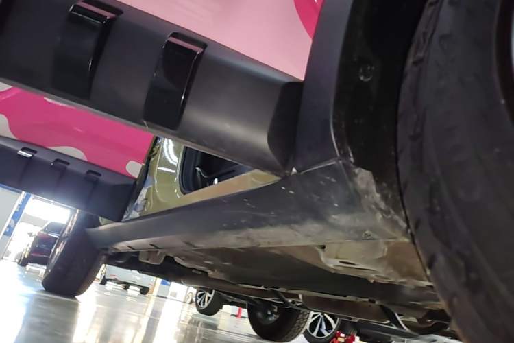 Used Geely Auto Cowboy 2025 1.5TD Fun-Offroad Version Right Side Sill