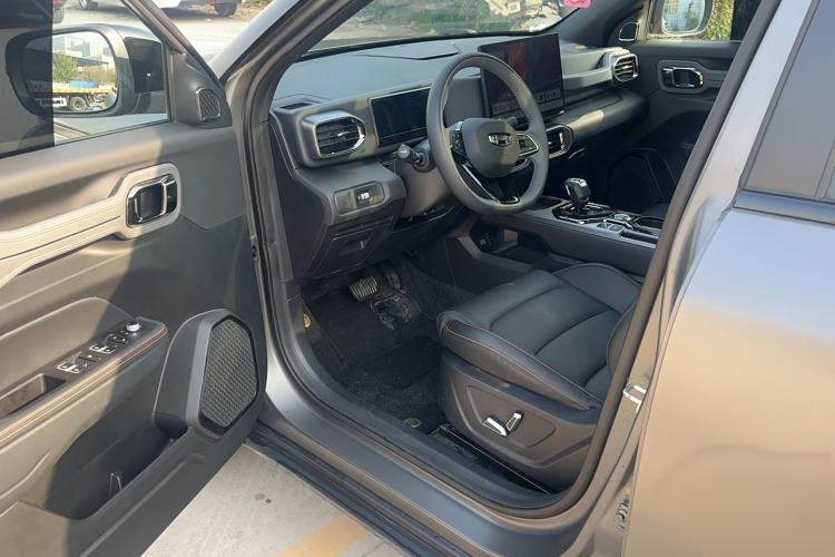 Used Geely Auto Cowboy 2025 1.5TD Trendy Play Edition Interior 2