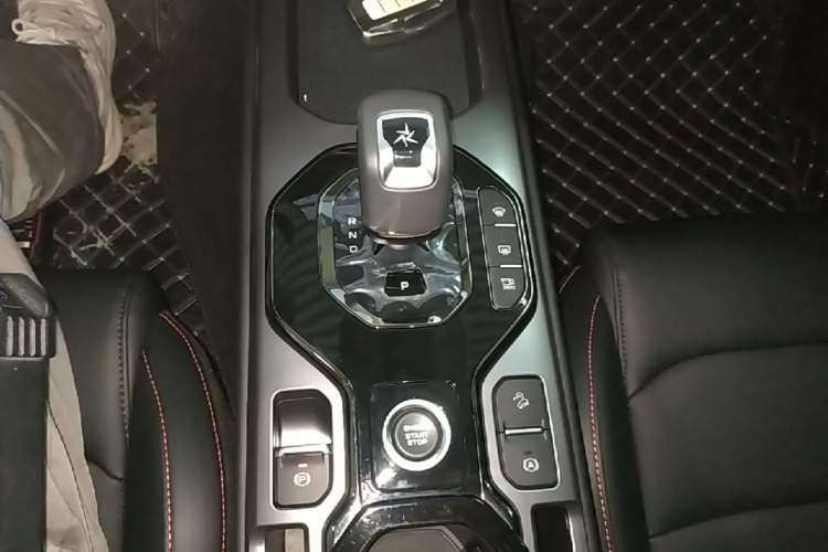 Used Geely Auto Cowboy 2025 1.5TD Trendy Play Edition Gear Lever