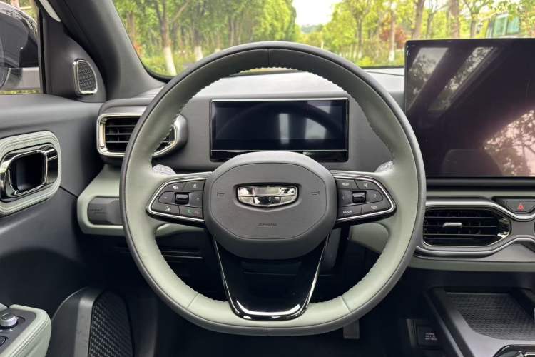 Used Geely Auto Cowboy 2025 1.5TD Fun-Offroad Version Interior 6